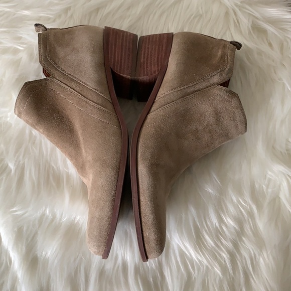 Franco Sarto Tan Suede Booties Wooden Heel Size 9.5 - Picture 4 of 11